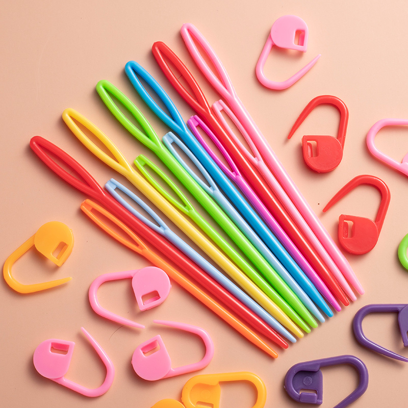 Sewing Necessities - Set di ferri da maglia da
