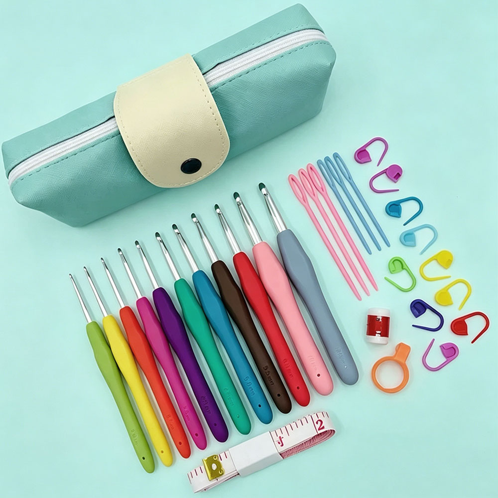 Sewing Necessities - Set di 37 uncinetti con borsa